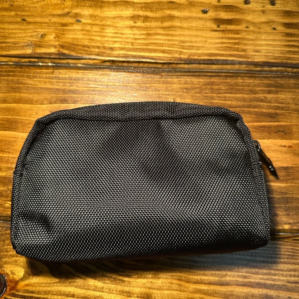 TUMI Alpha MINI CASE Delta AIRLINE First CLASS AMENITY BAG Ballistic Nylon